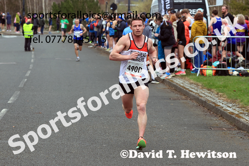 Senior Mens relay, 2026 Elswick Harriers Good Friday Road Relays and Young Athletes, Newburn,  Newcastle upon Tyne. Photo: David T. Hewitson/Sports for All Pics